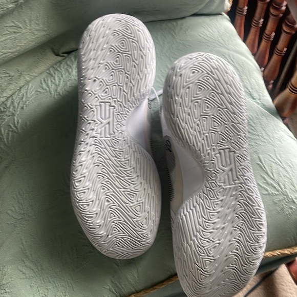 Nike Zoom Volleyball Shoes.        Size 9.5 - Picture 4 of 6